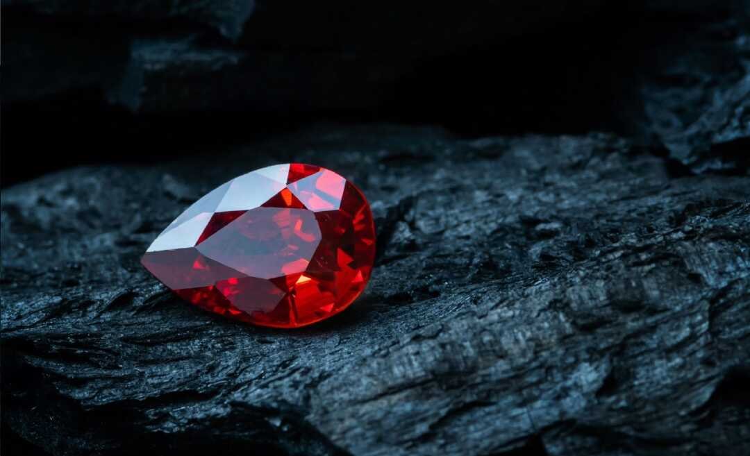 a red ruby gemstone which is the birthstone of people born on July